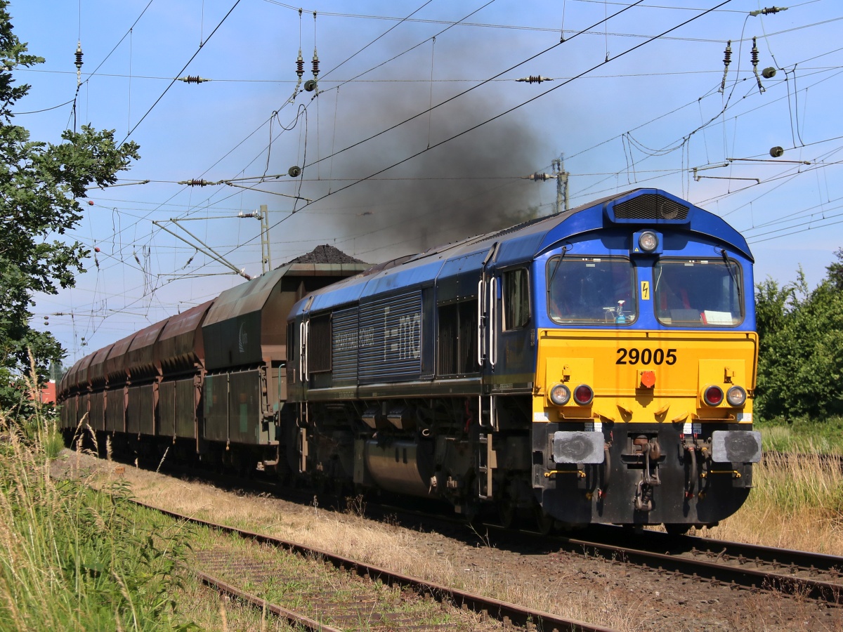 HHPI 29005 Ted Gaffney 266 029-8 (NVR: 92 80 1266 029-8 D-HHPI) Am 23.06.2016 bei Nienburg Richtung Minden unterwegs...<P>
Weitere Bilder zum Thema Bahnfotografie gibt es auf meiner Site unter:<br> 
<a href= http://www.ralf-bueker.de/Ralf's Eisenbahnbilder.htm target= _blank >Ralf's Eisenbahnbilder