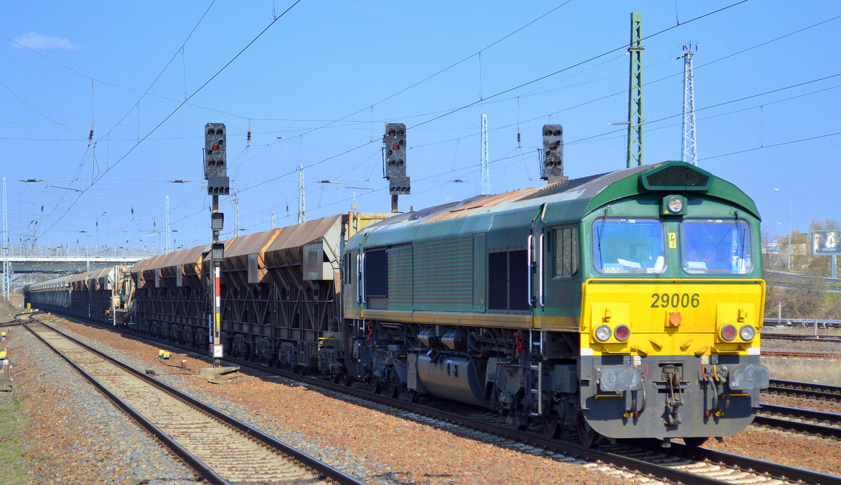 HHPI  29006  [NVR:  92 80 1266 005-8 D-HHPI ] mit Ganzzug Schüttgutwagen am 04.04.19 Durchfahrt Bf. Flughafen Berlin-Schönefeld.