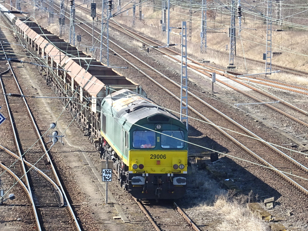 HHPI Class 66 Nr. 29 006. Wustermark ehem. Rbf. 18.3.2018. Aufnahme von der Fußgängerbrücke zum Bahnsteig aus.