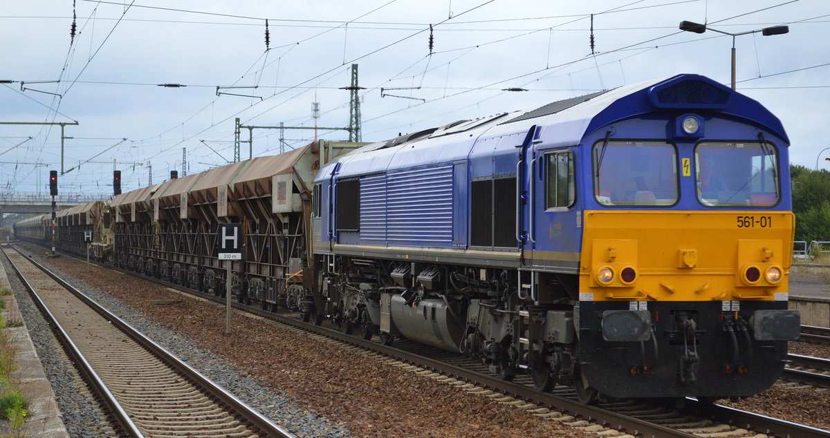 HHPI mit 561-01 (92 80 1266 038-9 D-BRLL) und Schüttgutförderzug am 13.09.18 Bf. Flughafen Berlin-Schönefeld. 