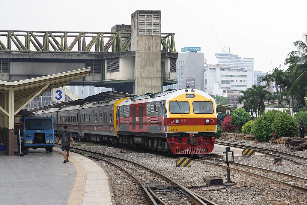 HID 4512 (Co'Co', de, Hitachi, Bauj. 1993) in der neuersten Lackierungsversion am 27.März 2017 im Bf. Hua Lamphong.