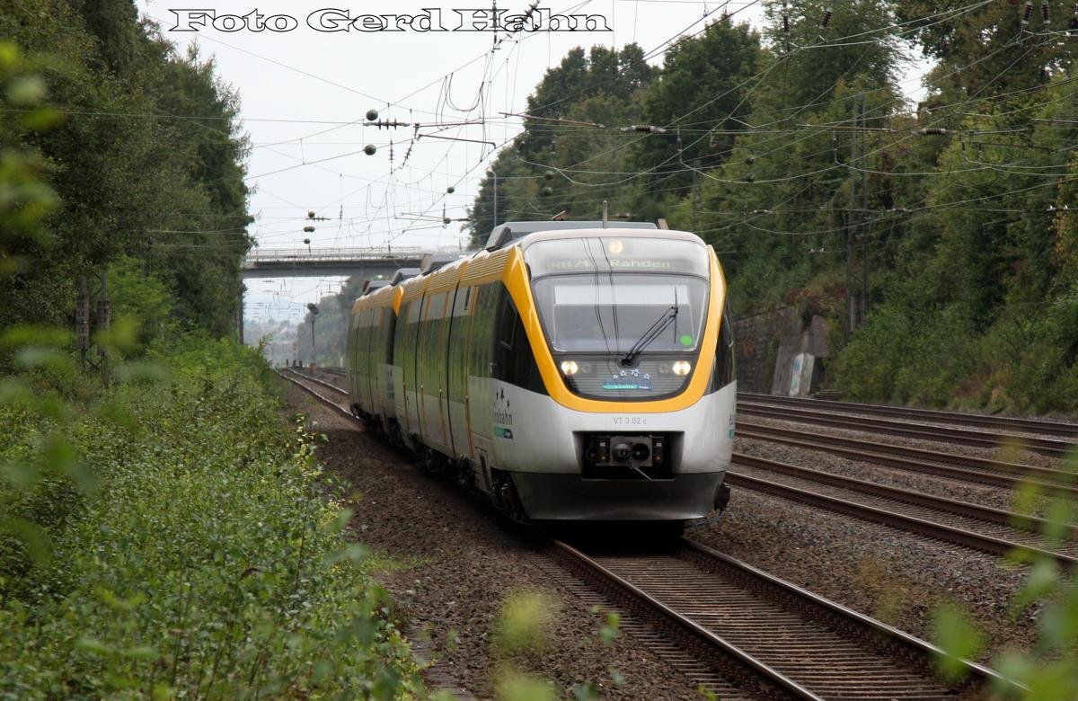 Hiddenhausen - Schweicheln am 9.9.2014 um 15.01 Uhr:
Einfahrt Eurobahn VT 3.02 mit zweitem unbek. Fzg. nach Rahden.