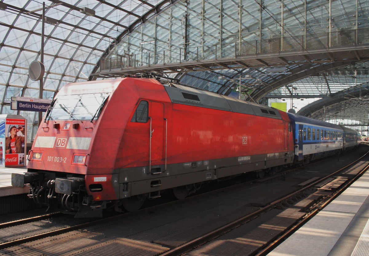Hier 101 003-2 mit EC177 von Berlin Hbf. nach Bratislava hl.st., dieser Zug stand am 17.8.2013 in Berlin Hbf. 