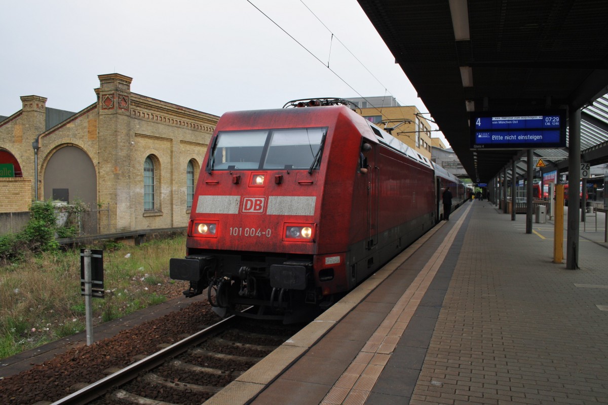 Hier 101 004-0 mit CNL1246 von München Ost nach Berlin Lichtenberg, dieser Zug stand am 1.5.2014 in Potsdam Hbf.