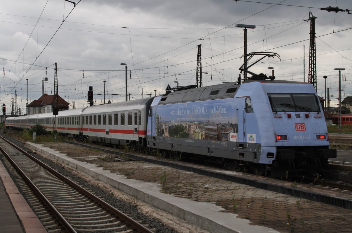Hier 101 016-4 mit IC2440 von Leipzig Hbf. nach Kln Hbf., bei der Ausfahrt am 11.7.2013 aus Leipzig Hbf. 