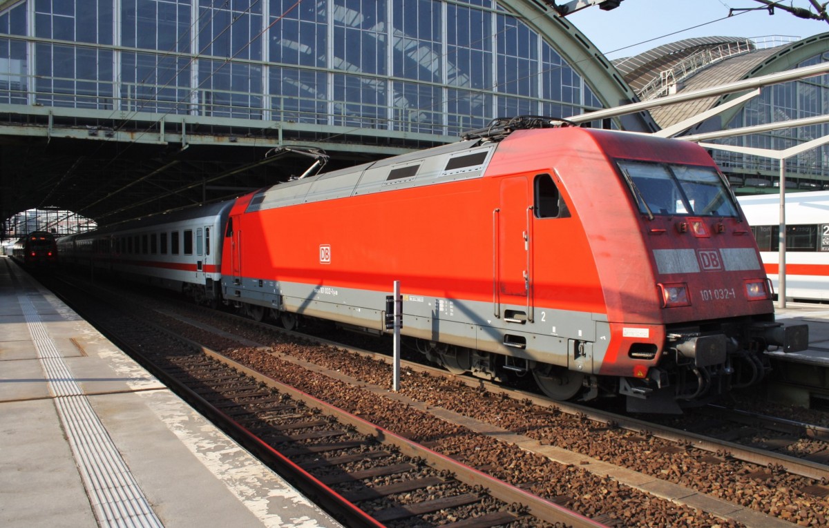 Hier 101 032-1 mit IC143 von Amsterdam Centraal nach Berlin Ostbahnhof, dieser Zug stand am 29.3.2014 in Berlin Ostbahnhof.