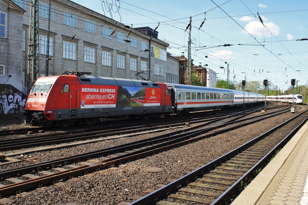 Hier 101 092-5 mit IC2229 von Kiel Hbf. nach Nürnberg Hbf., bei der Einfahrt am 16.4.2014 in Hamburg Hbf. 