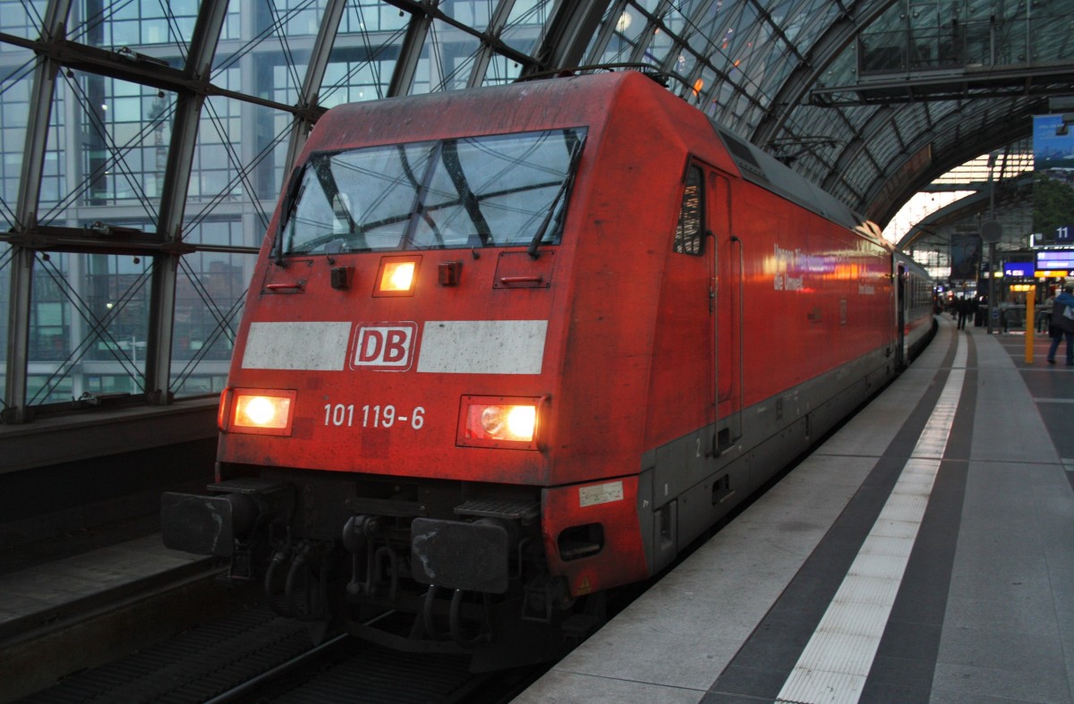 Hier 101 119-6 mit IC2431 von Emden Hbf. nach Berlin Ostbahnhof, dieser Zug stand am 29.3.2014 in Berlin Hbf.