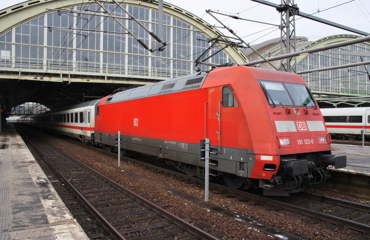 Hier 101 122-0 mit IC2388 von Frankfurt(Main)Hbf. nach Berlin Ostbahnhoft mit 101 140-2 mit IC2222 von Aachen Hbf. nach Berlin Ostbahnhof, dieser Zug stand am 3.2.2014 in Berlin Ostbahnhof.  
