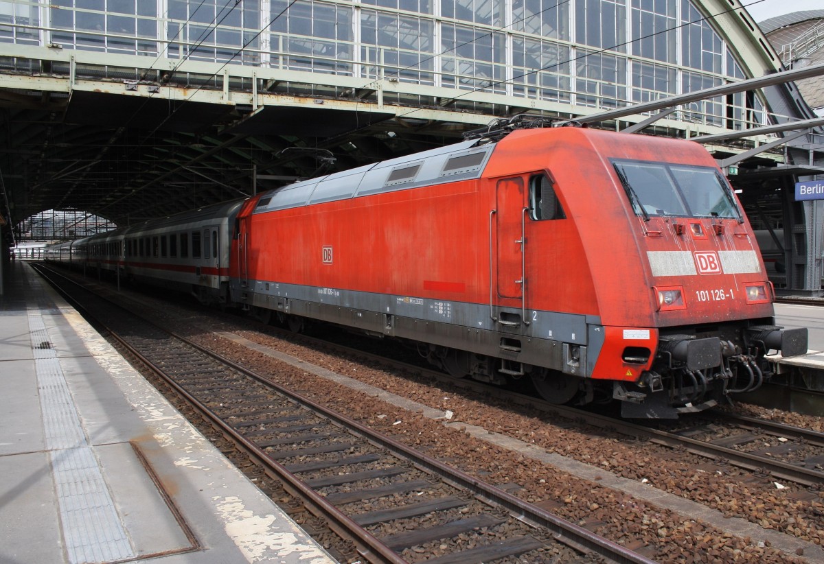 Hier 101 126-1 mit IC2388 von Frankfurt(Main) Hbf. nach Berlin Ostbahnhof, dieser Zug stand am 28.6.2014 in Berlin Ostbahnhof. 
