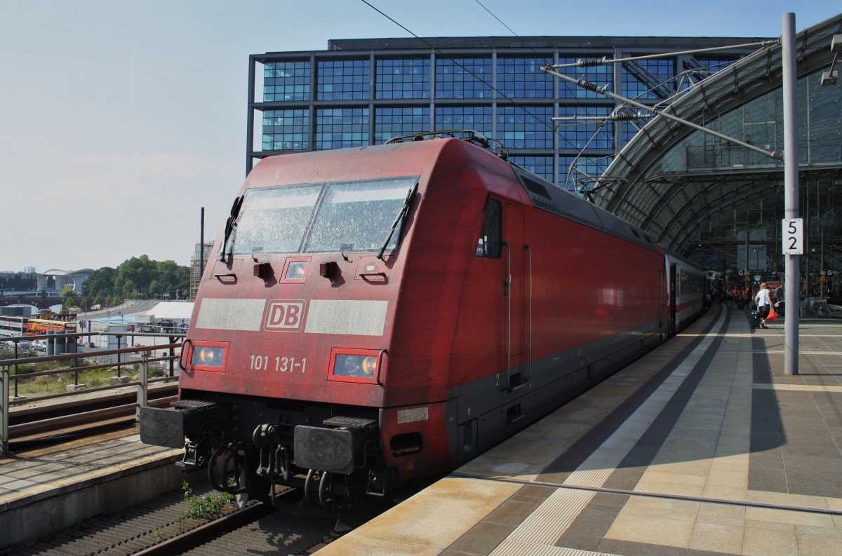 Hier 101 131-1 mit IC2241 von Münster(Westf) Hbf. nach Berlin Ostbahnhof, dieser Zug stand am 6.9.2014 in Berlin Hbf.