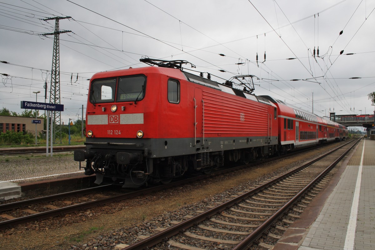 Hier 112 124 mit einem RE5 (RE18510) von Falkenberg(Elster) nach Stralsund Hbf., dieser Zug stand am 12.7.2014 in Flakenberg(Elster). 