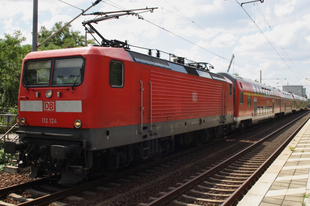 Hier 112 124 mit einem RE3 (RE18312) von Elsterwerda nach Stralsund Hbf., dieser Zug stand am 22.7.2014 in Berlin Lichterfelde Ost. 