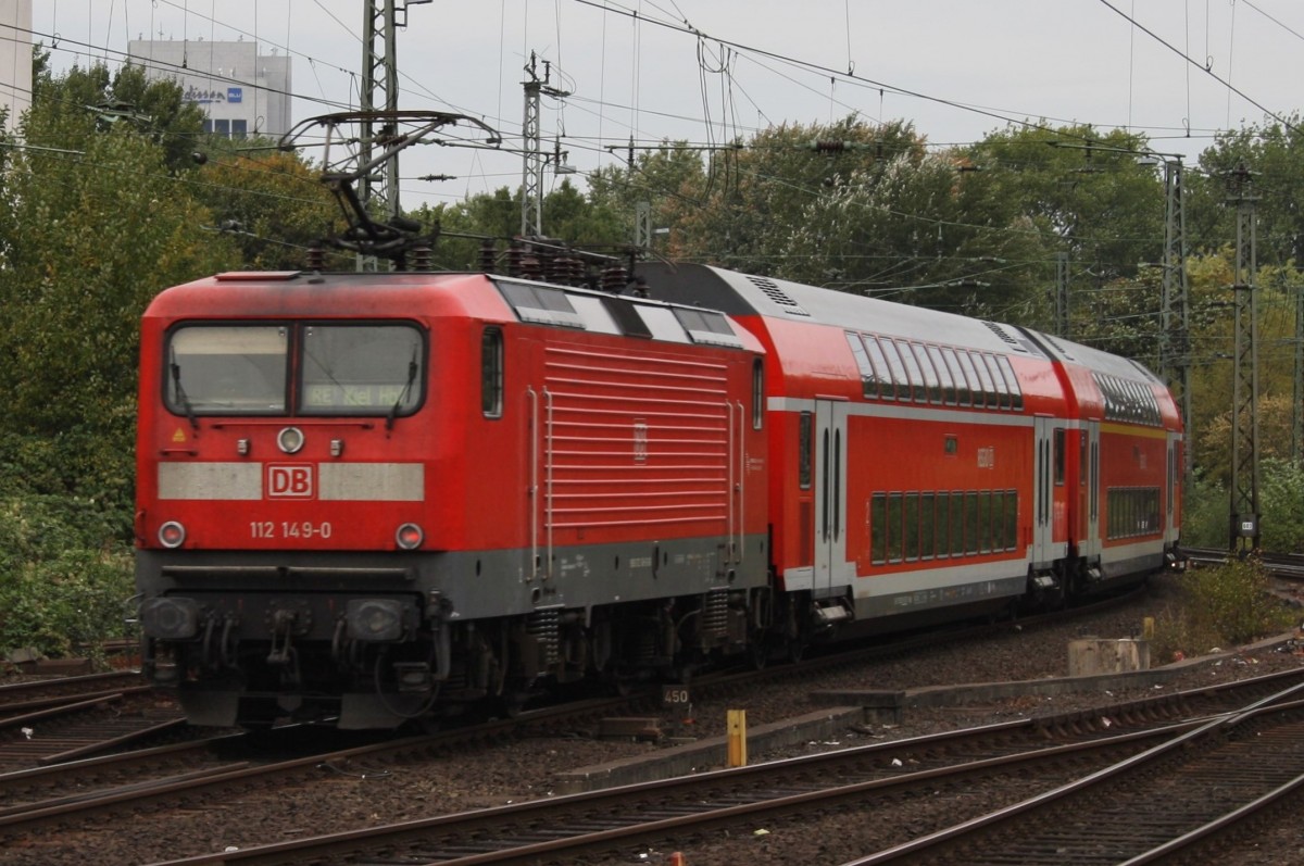 Hier 112 149-0 mit RE21020 von Hamburg Hbf. nach Kiel Hbf., bei der Ausfahrt am 4.10.2013 aus Hamburg Hbf. 