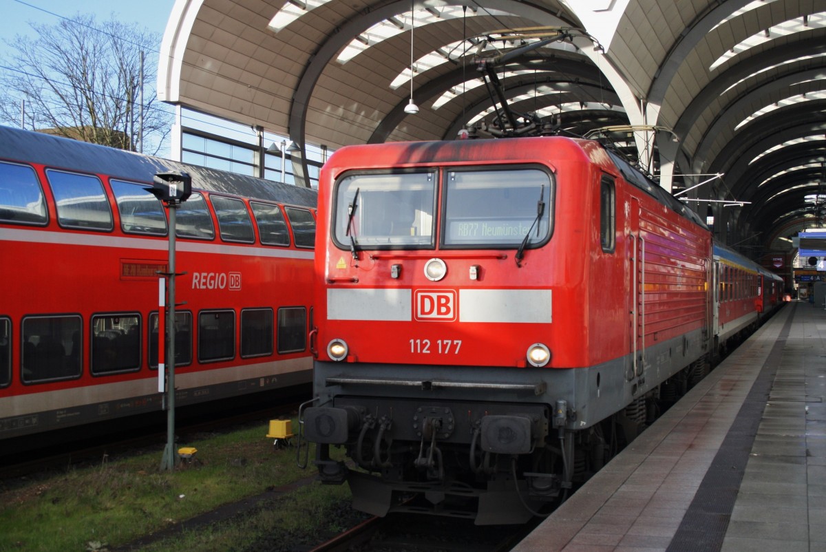 Hier 112 177 mit einer RB77 (RB21129) von Kiel Hbf. nach Neumünster, dieser Zug stand am 23.2.2016 in Kiel Hbf. 
