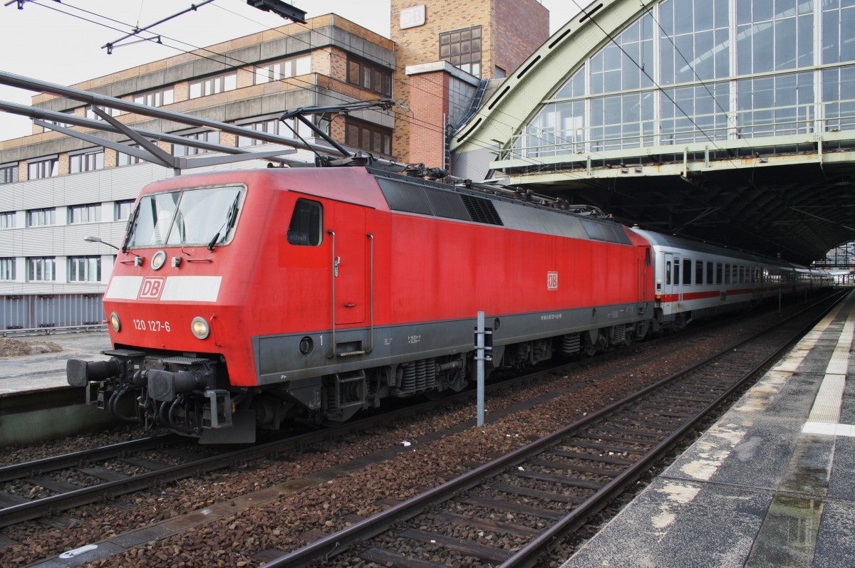 Hier 120 127-6 und 101 111-3 (am Zugschluss) mit IC1916 von Köln Hbf. nach Berlin Ostbahnhof, dieser Zug stand am 3.2.2014 in Berlin Ostbahnhof.