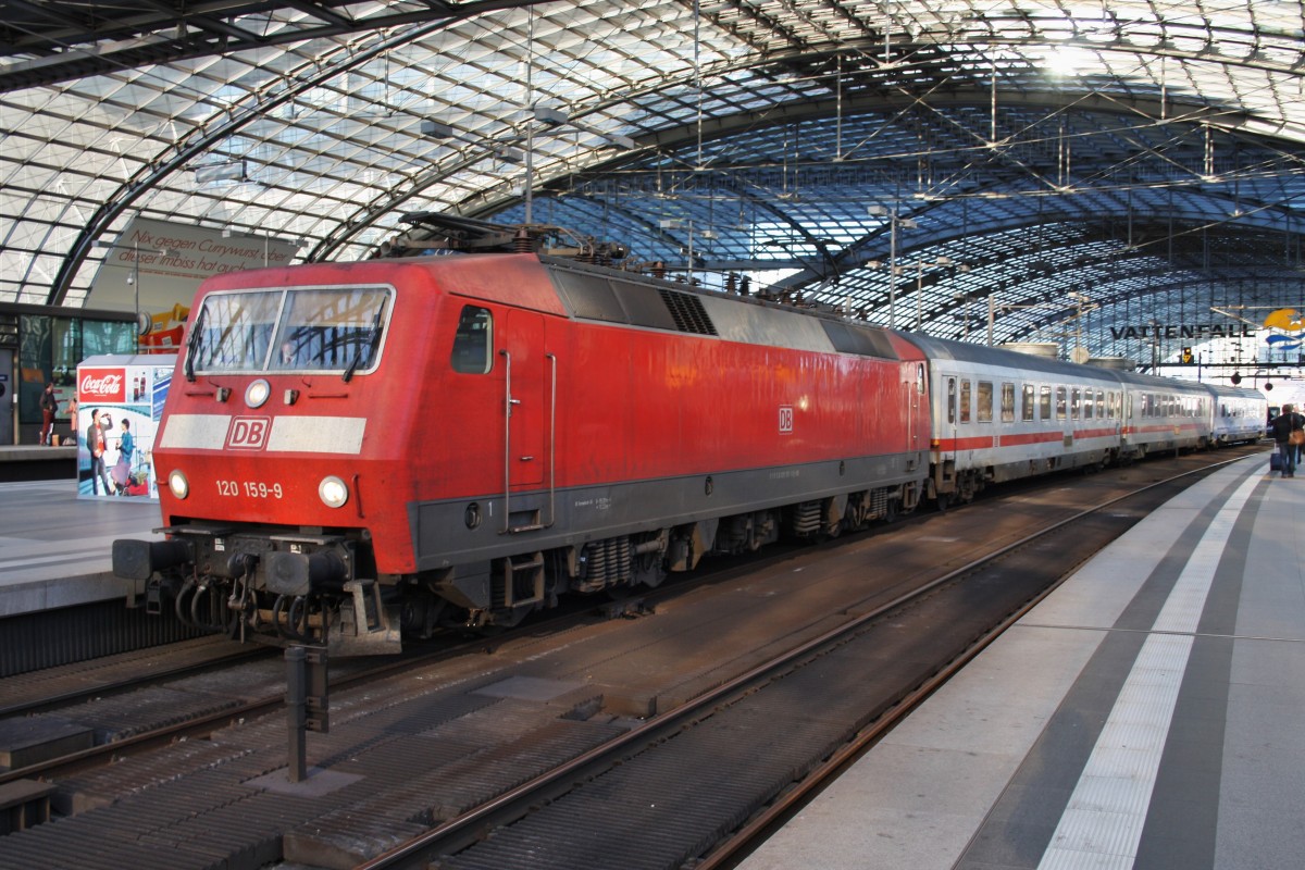 Hier 120 159-9 mit EC248 von Wroclaw Glowny nach Berlin Hbf., diser Zug stand am 29.9.2013 in Berlin Hbf.
