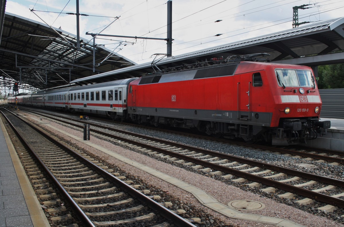 Hier 120 159-9 mit IC2250 von Leipzig Hbf. nach Wiesbaden Hbf., dieser Zug stand am 19.8.2014 in Erfurt Hbf. 