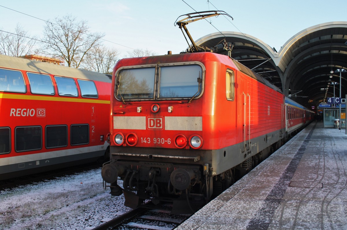 Hier 143 930-6 mit einer RB77 (RB21104) von Neumünster nach Kiel Hbf., dieser Zug stand am 24.2.2016 in Kiel Hbf.