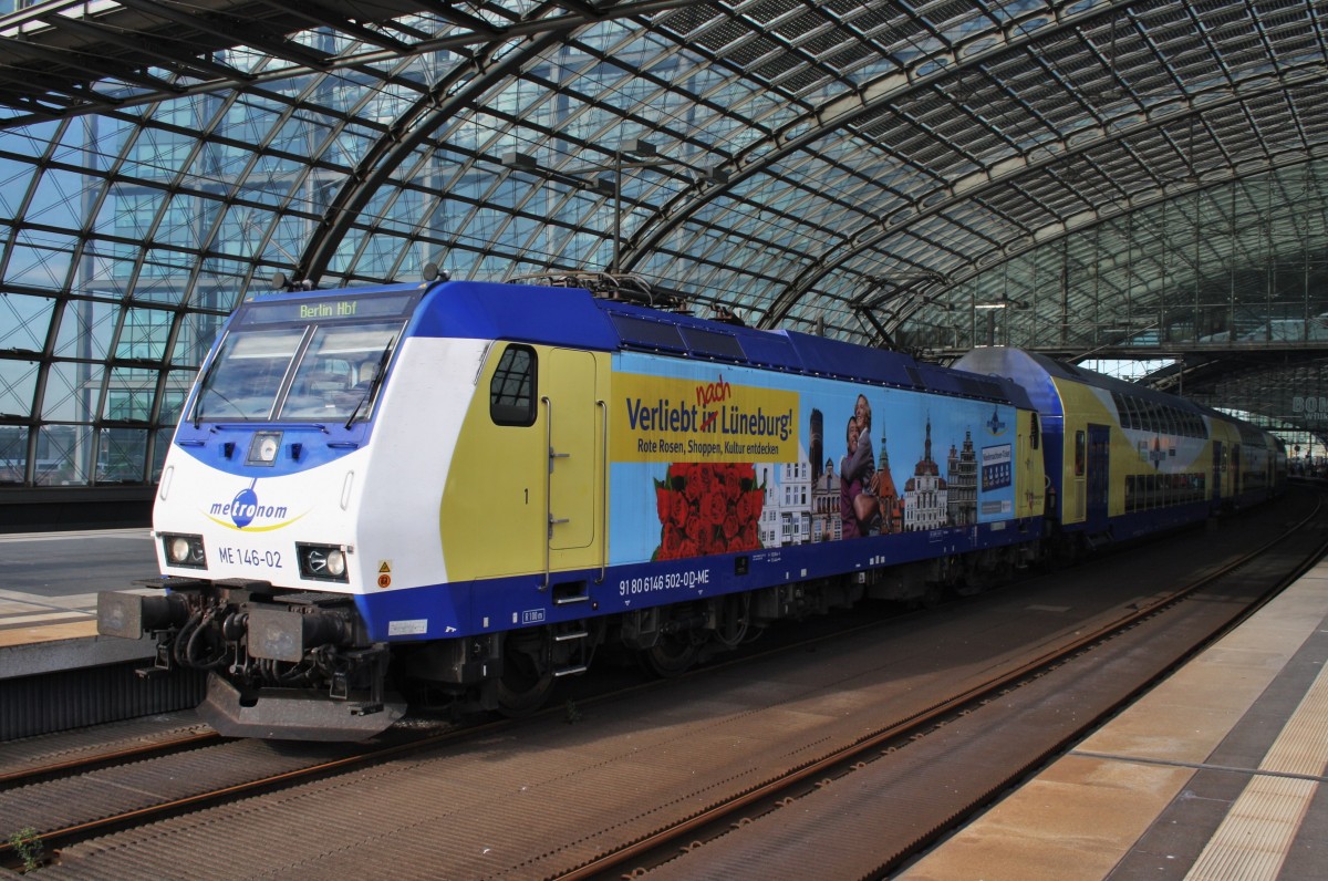 Hier 146 502-0 mit SZ25041 von Hamburg-Altona nach Berlin Hbf., dieser Zug stand am 17.8.2013 in Berlin Hbf.