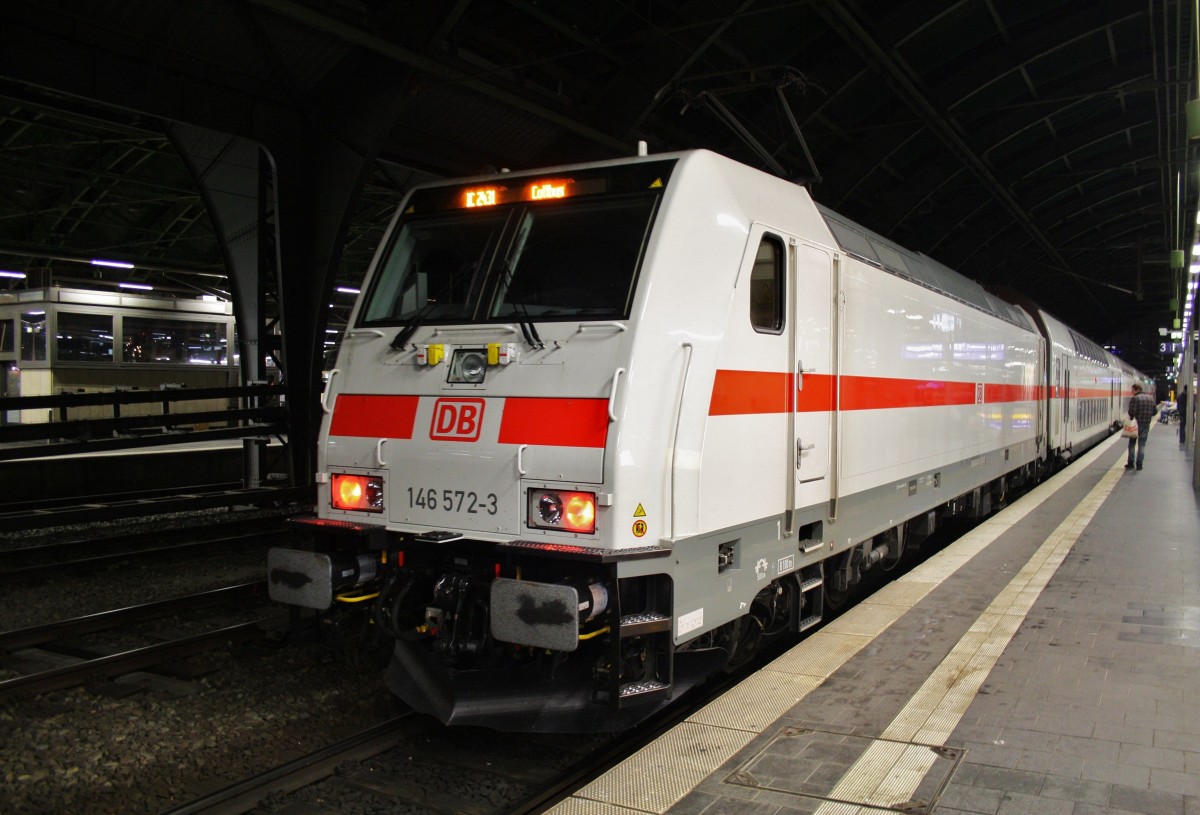 Hier 146 572-3 mit IC2431  Borkum  von Emden Hbf. nach Cottbus, dieser Zug stand am 18.12.2015 in Berlin Ostbahnhof.