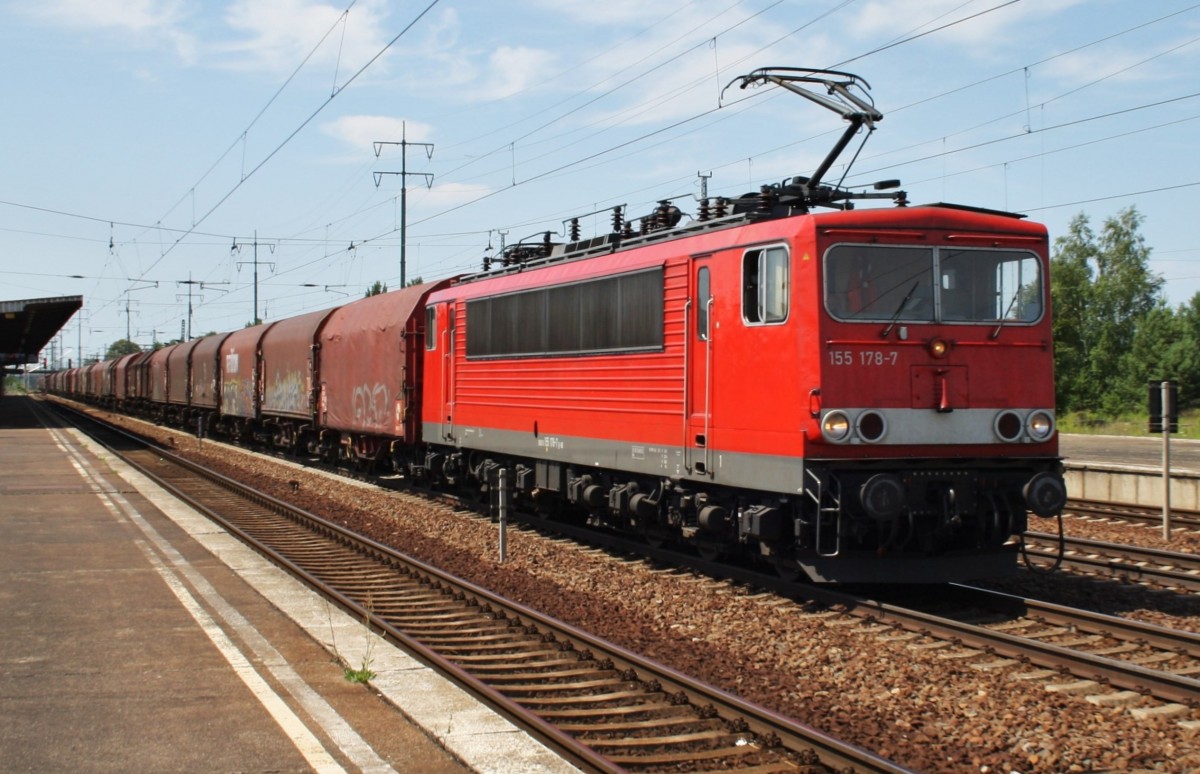 Hier 155 178-7 mit einem Gterzug, bei der Durchfahrt am 7.7.2013 durch Berlin Schnefeld Flughafen, in Richtung Berlin Grnauer Kreuz.