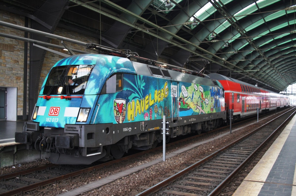 Hier 182 013 mit einem RE1 (RE18115) von Magdeburg Hbf. nach Frankfurt(Oder), dieser Zug stand am 16.11.2013 in Berlin Ostbahnhof. 