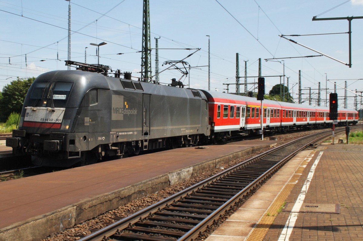 Hier 182 501-7 mit einer RB20 (RB16316) von Halle(Saale) Hbf. nach Eisenach, bei der Einfahrt am 14.7.2013 in Weimar.