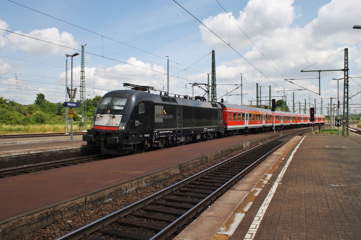 Hier 182 505-8 mit einer RB20 (RB16318) von Halle(Saale) Hbf. nach Eisenach, bei der Einfahrt am 14.7.2013 in Weimar. 