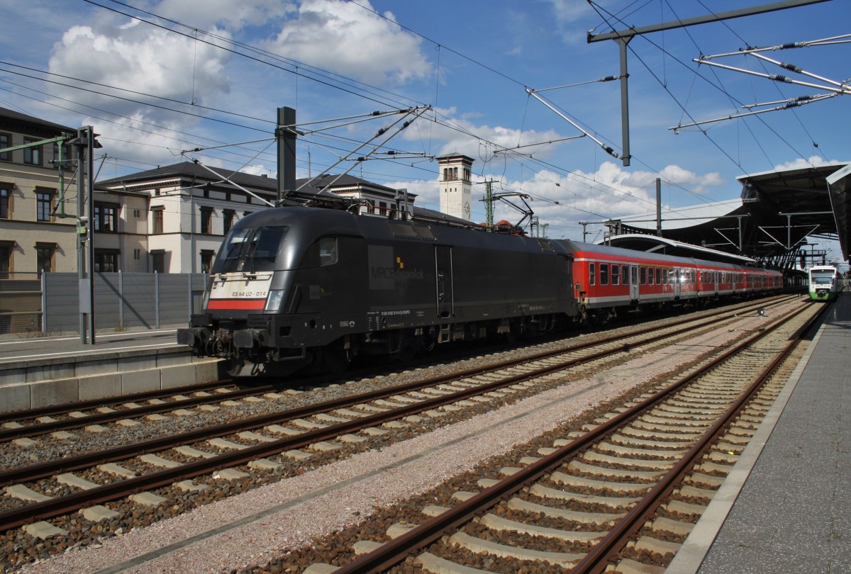 Hier 182 514-0 mit einer RB20 (RB16296) von Apolda nach Eisenach, bei der Ausfahrt am 19.8.2014 aus Erfurt Hbf.