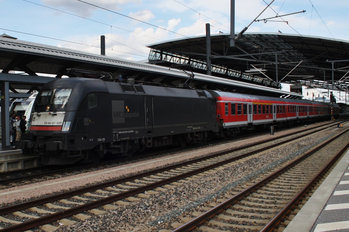 Hier 182 528-0 mit einer RB20 (RB16324) von Halle(Saale) Hbf. nach Eisenach, bei der Einfahrt am 19.8.2014 in Erfurt Hbf. 