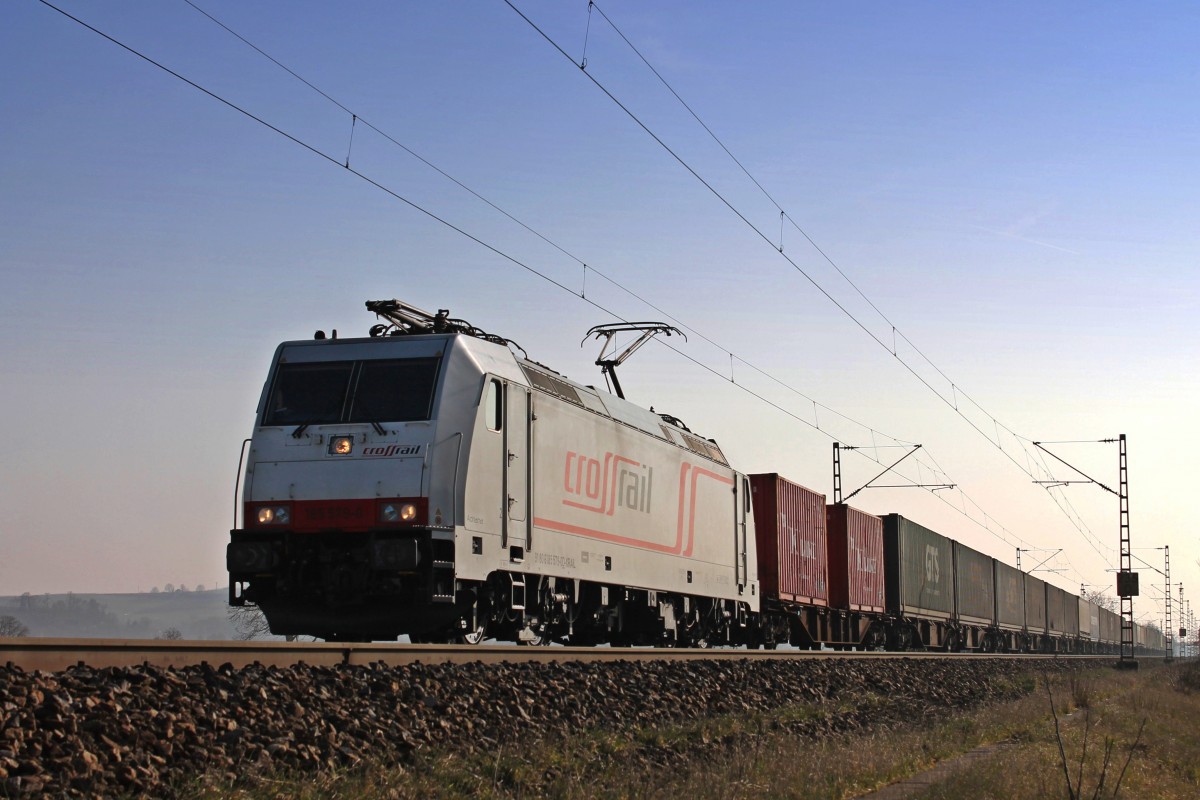 Hier die 185 579-0 von Maquire Rail/Crossrail am 08.03.2014 mit einem Containerzug nördlich von Müllheim (Baden) auf dem Weg an die Belgische Grenze.