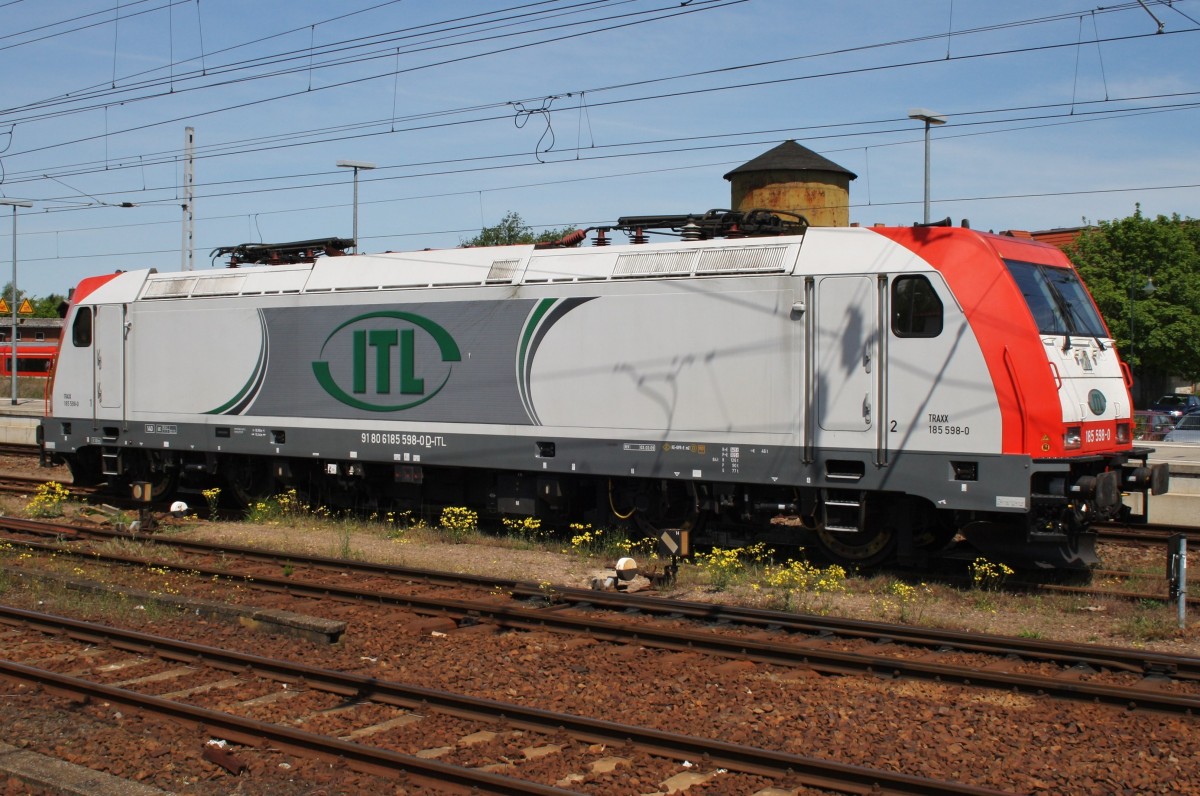Hier 185 598-0, abgestellt am 17.5.2014 in Angermünde.