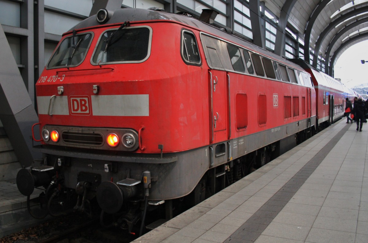 Hier 218 470-3 mit einem RE83 (RE21629) von Kiel Hbf. nach Lübeck Hbf., dieser Zug stand am 11.2.2016 in Kiel Hbf. 