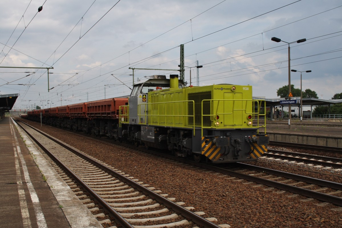 Hier 275 119-6 mit einem Güterzug, bei der Durchfahrt am 14.7.2014 durch Berlin Schönefeld Flughafen, in Richtung Genshagener Heide.