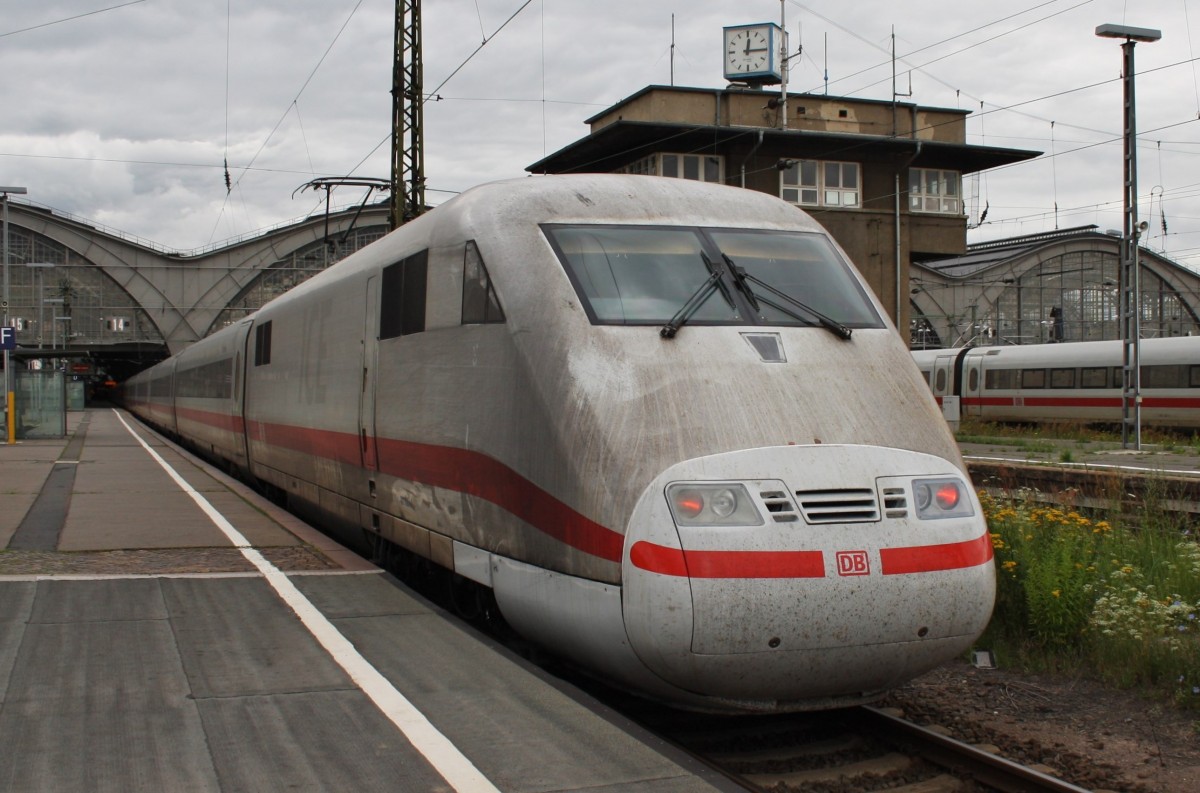 Hier 401 007-0  Platting  als ICE791 von Kiel Hbf. nach Leipzig Hbf., dieser Triebzug stand am 11.7.2013 in Leipzig Hbf. 
