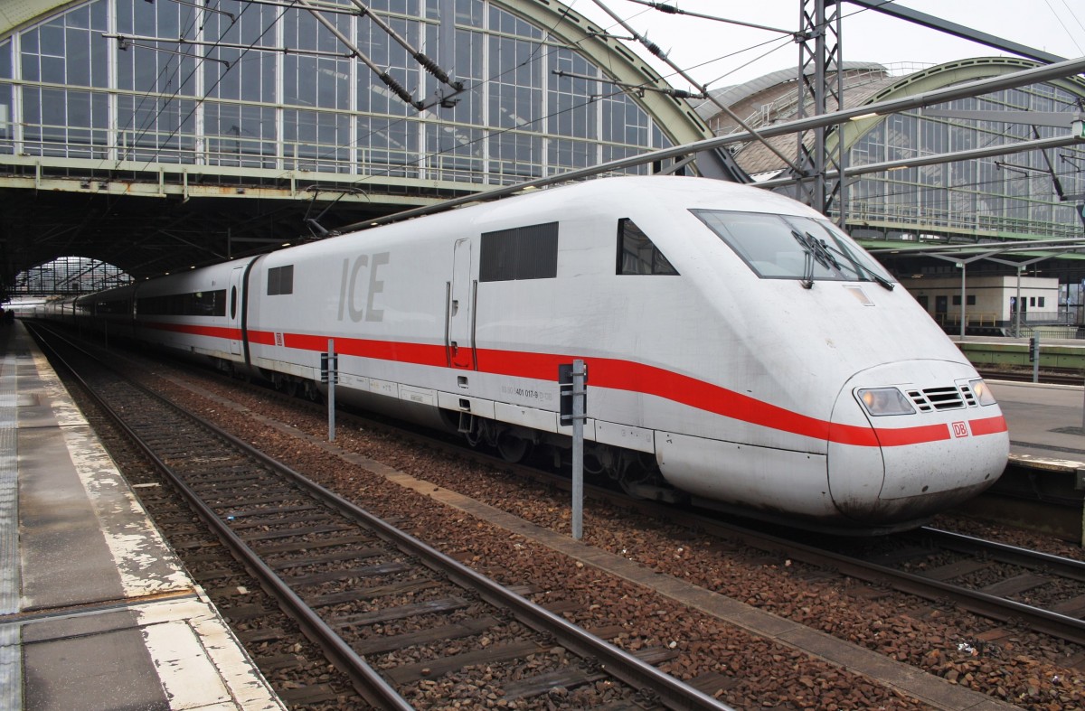 Hier 401 017-9  Hof  als ICE374 von Basel SBB nach Berlin Ostbahnhof, dieser Triebzug stand am 16.11.2013 in Berlin Ostbahnhof.