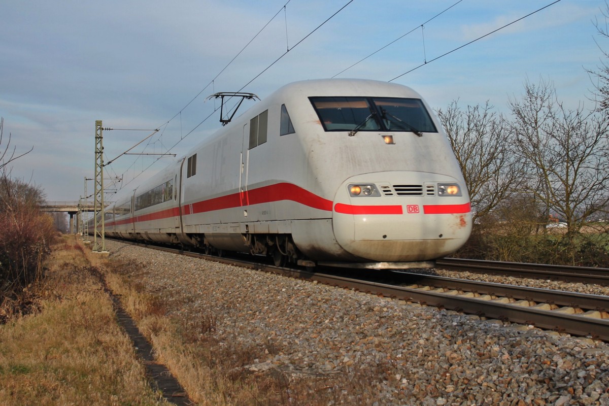 Hier ist 401 067-4  Garmisch-Partenkirchen  als ICE 279 (Berlin-Ostbahnhof - Basel SBB) südlich von Buggingen auf den letzten Kilometern vor dem Ziel. (18.01.2014)