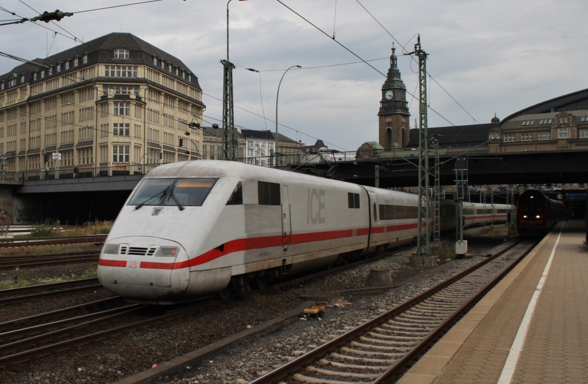 Hier 401 085-6  Freilassing  als ICE901 von Hamburg-Altona nach	Berlin Sdkreuz, bei der Einfahrt am 4.10.2013 in Hamburg Hbf. 