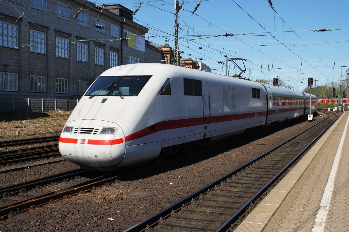 Hier 401 506-3  Offenbach am Main  als ICE684 von München Hbf. nach Hamburg-Altona, bei der Ausfahrt am 16.4.2014 aus Hamburg Hbf. 