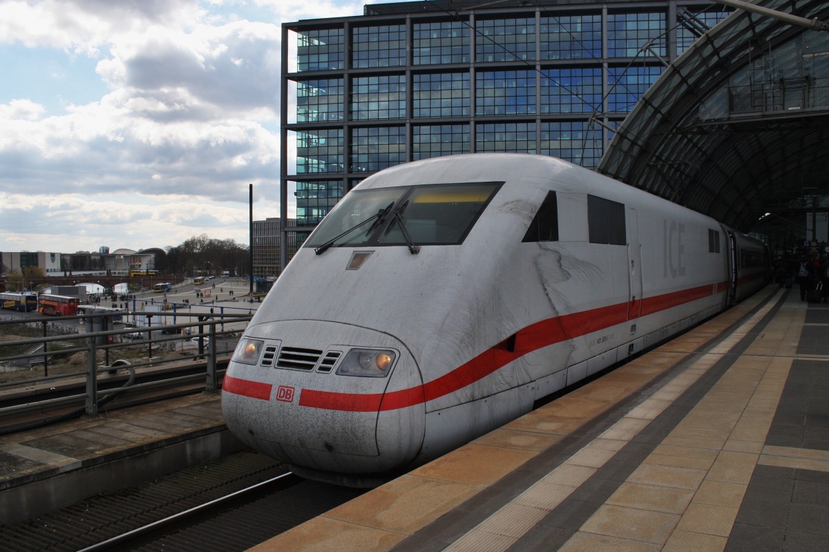 Hier 401 509-5  Bremerhaven  als ICE692 von Stuttgart Hbf. nach Berlin Ostbahnhof, dieser Triebzug stand am 6.4.2015 in Berlin Hbf. 