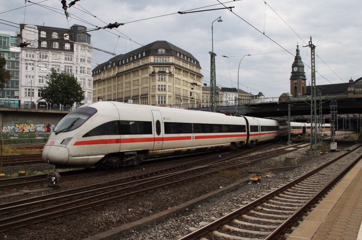 Hier 411 026-8  Leipzig  als ICE1722 von Berlin Sdkreuz nach Hamburg-Altona, bei der Ausfahrt am 4.10.2013 aus Hamburg Hbf.