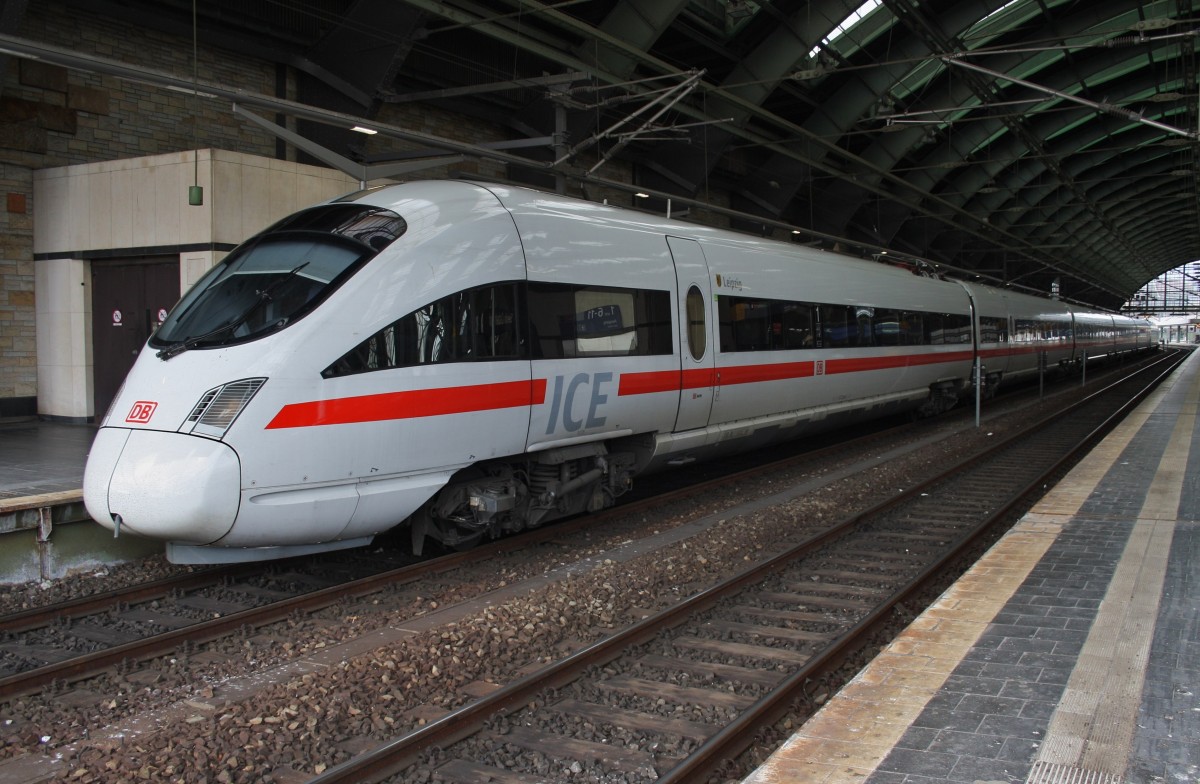 Hier 411 026-8  Leipzig  als ICE1674 von Karlsruhe Hbf. nach Berlin Ostbahnhof, dieser Triebzug stand am 6.4.2015 in Berlin Ostbahnhof.