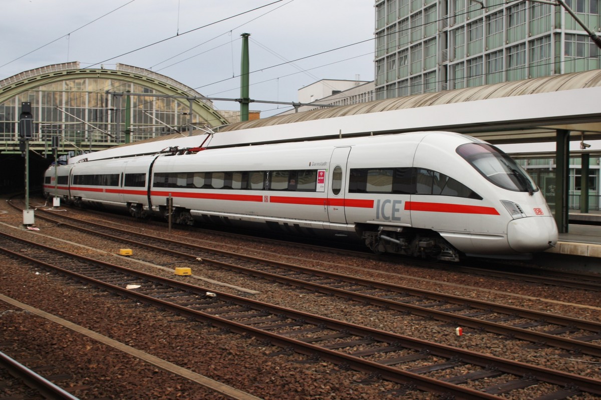 Hier 411 080-5  Darmstadt  als ICE641 von Köln/Bonn Flughafen nach Berlin Ostbahnhof mit 411 010-2  Naumburg(Saale)  als ICE651 von Bonn Hbf., bei der Ausfahrt am 28.6.2014 aus Berlin Ostbahnhof, in Richtung Berlin Rummelsburg 