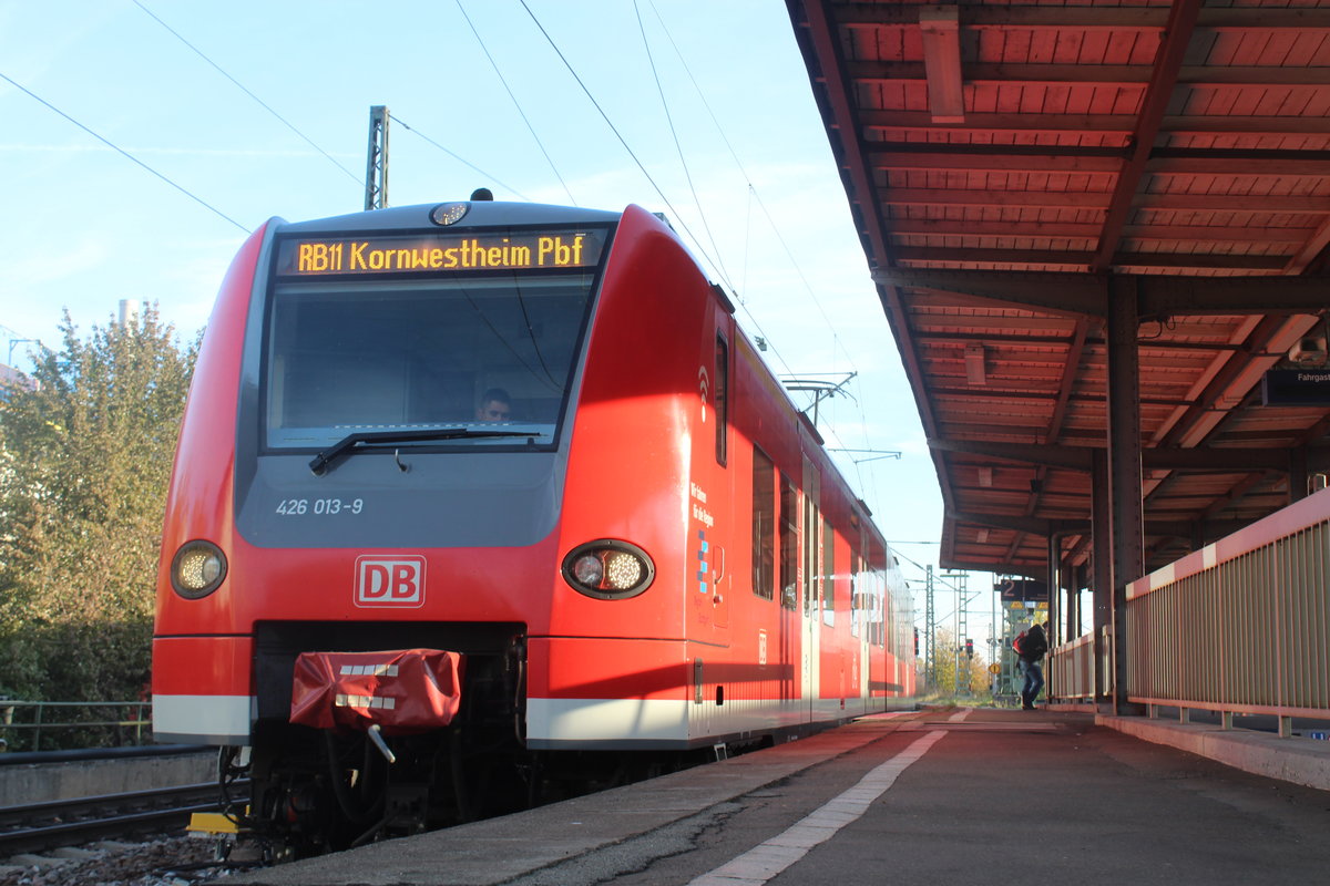 Hier 426 013 als RB 11 nach Kornwestheim in Untertürkheim.
am 26.10.2018