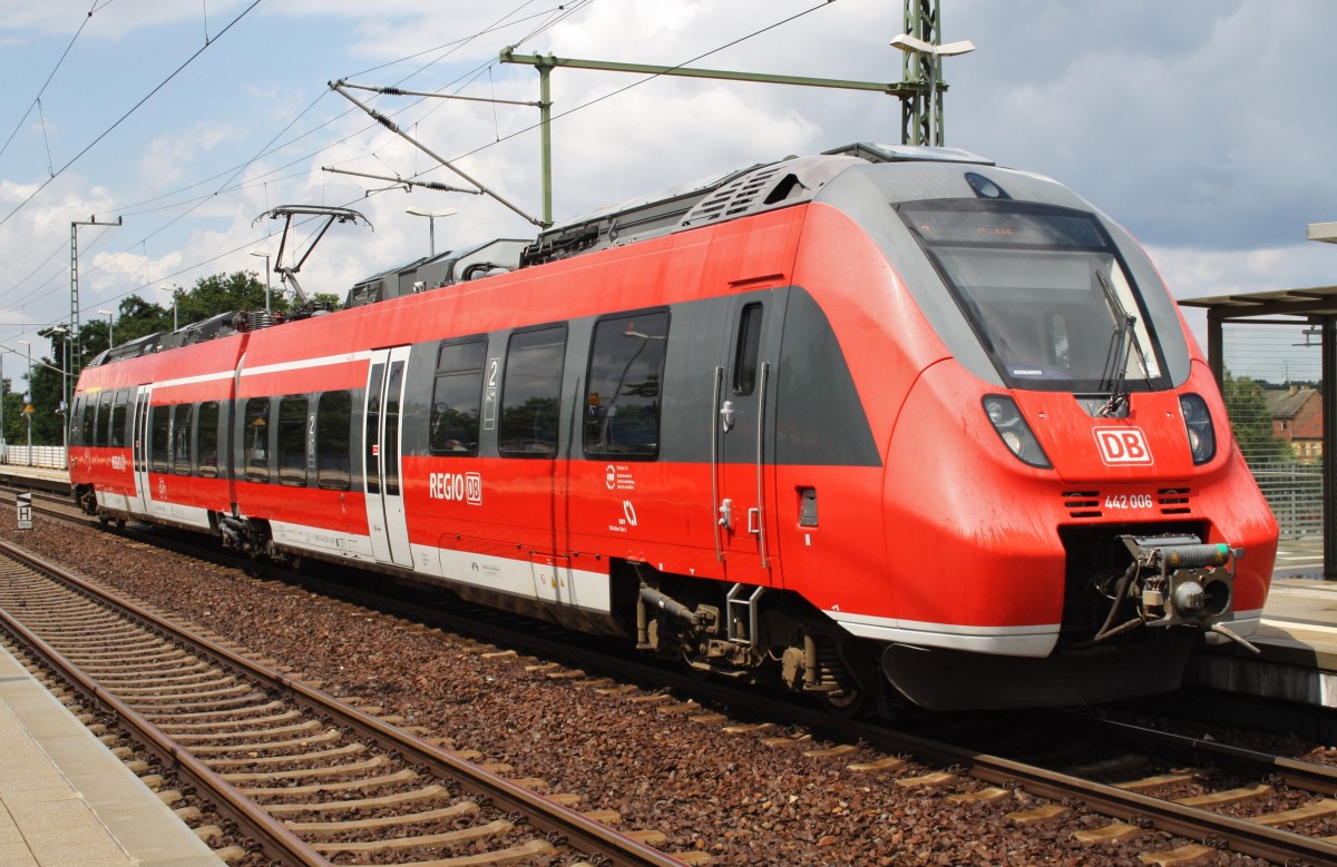 Hier 442 006-3 als RB43 (RB28893) von Falkenberg(Elster) nach Cottbus, dieser Triebzug stand am 12.7.2014 in Falkenberg(Elster).