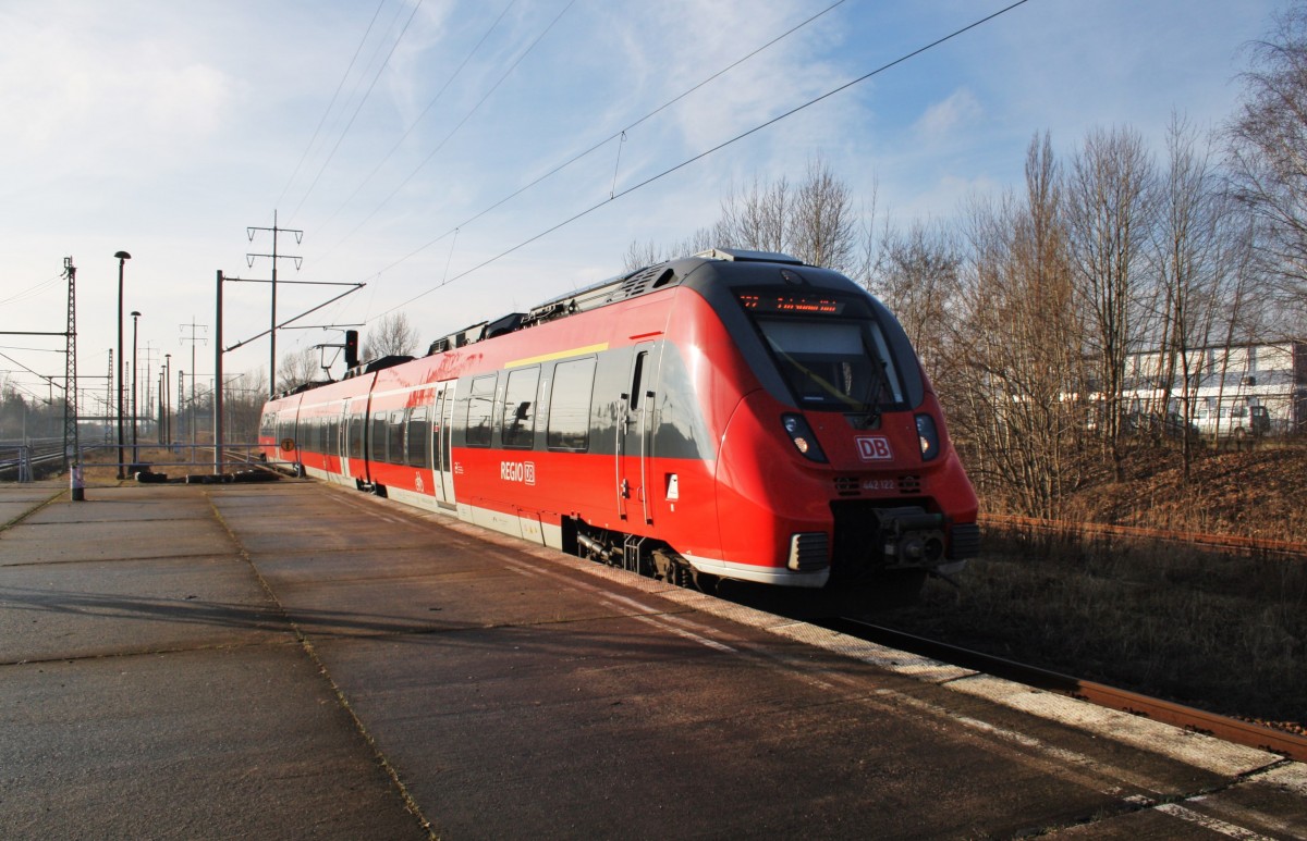 Hier 442 122-8 als RB22 (RB28817) von Berlin Schönefeld Flughafen nach Potsdam Hbf., bei der Einfahrt am 18.1.2014 in Berlin Schönefeld Flughafen. 