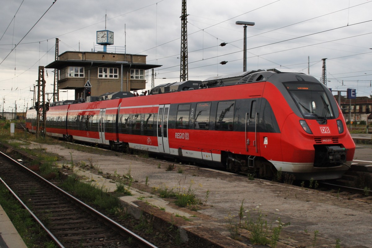 Hier 442 211-9 als RE10 (RE93409) von Leipzig Hbf. nach Cottbus, bei der Ausfahrt am 11.7.2013 aus Leipzig Hbf.
