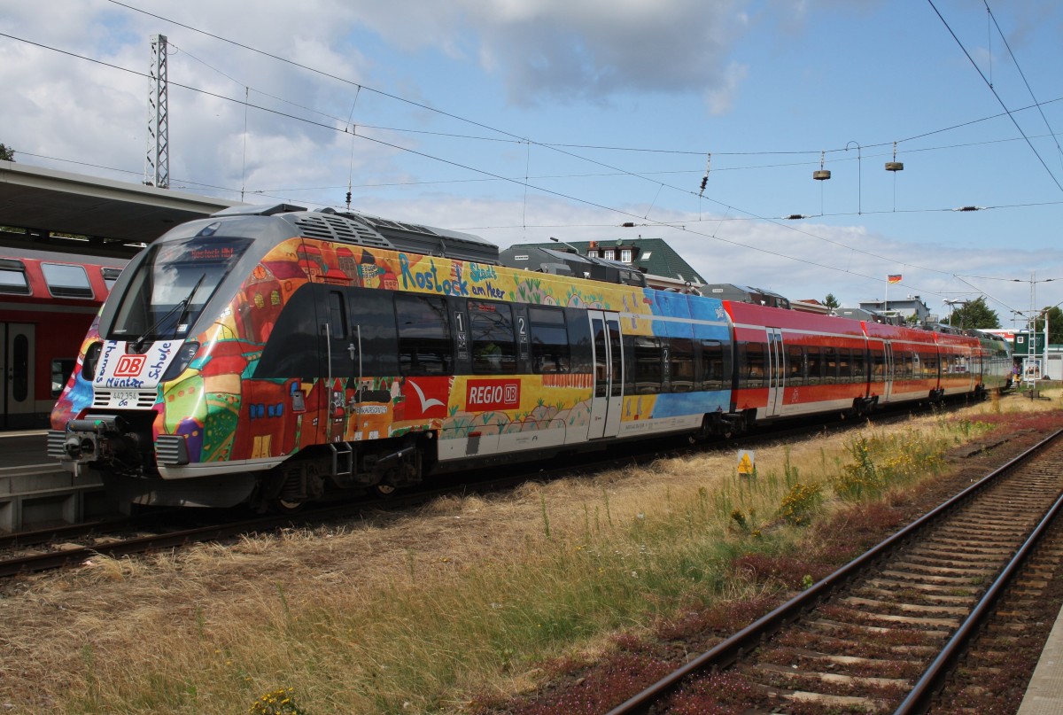Hier 442 354-7 als S1 Warnemünde nach Rostock Hbf., dieser Triebzug stand am 26.7.2015 in Warnemünde.