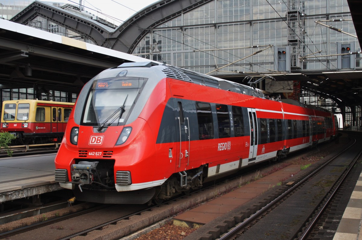 Hier 442 627-6 als RB21 (RB18266) von Berlin Friedrichstraße nach Berlin Golm mit 442 124-4 als RE1 (RB18544) von Berlin Friedrichstraße nach Brandenburg Hbf., dieser Triebzugverband stand am 27.6.2014 in Berlin Friedrichstraße.